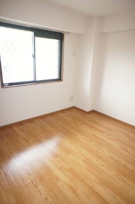 Other room space. It is bright floor room!