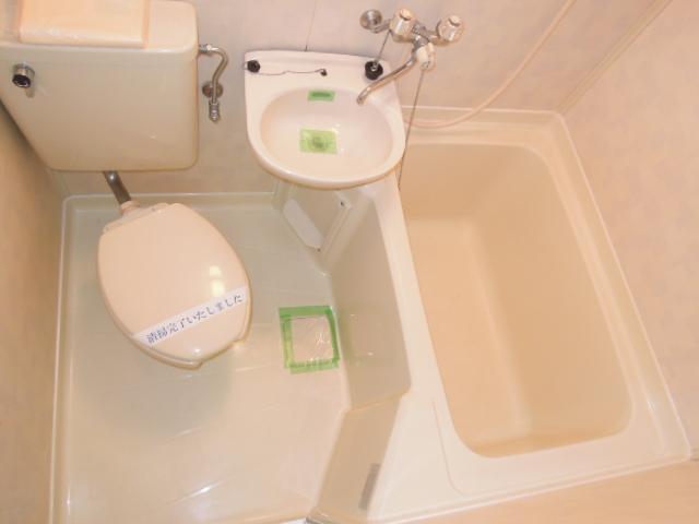 Bath. Unit bus also been cleaning