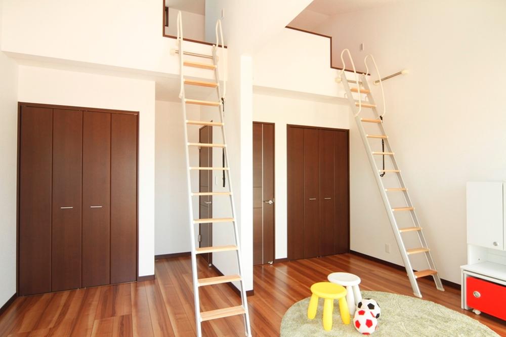 Building plan example (introspection photo). Storage rich living room. We offer a rich plan. I'd love to, Please consult! Ground improvement costs to the plan example building price ・ It includes residential land outside the connection costs. Building plan example building price 17,550,000 yen building area 99.18m2