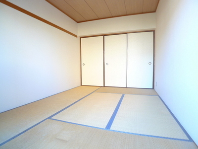 Living and room. Japanese-style room 6 quires