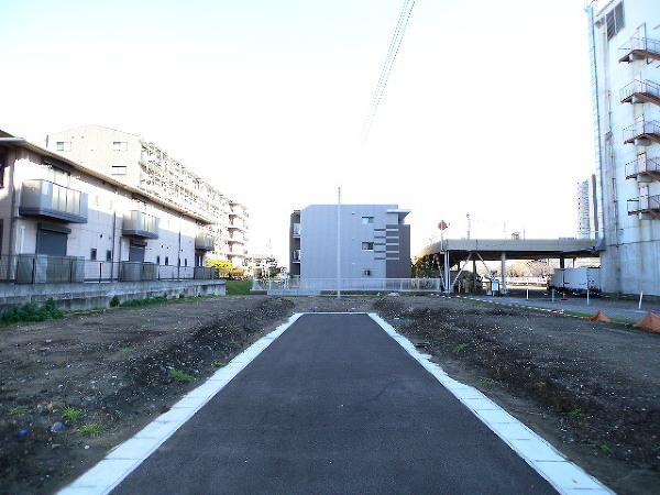 Local photos, including front road. Local (12 May 2013) Shooting