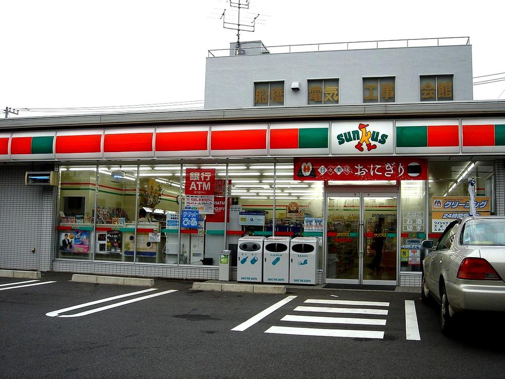 Convenience store. 320m until Thanksgiving