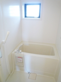 Bath. ☆ There is also a window in the bath ☆