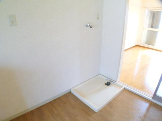 Other. Washing machine storage is here