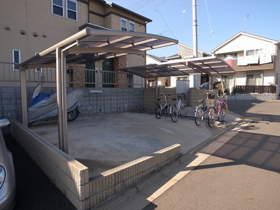 Other common areas. Car is here ☆