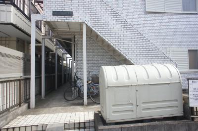 Other common areas. Private garbage yard