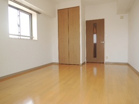 Living and room. Spacious Western-style