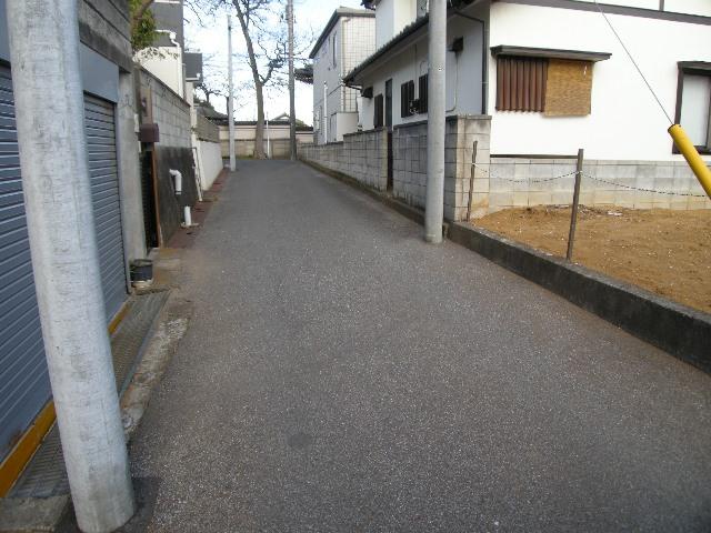 Local photos, including front road. Frontal road