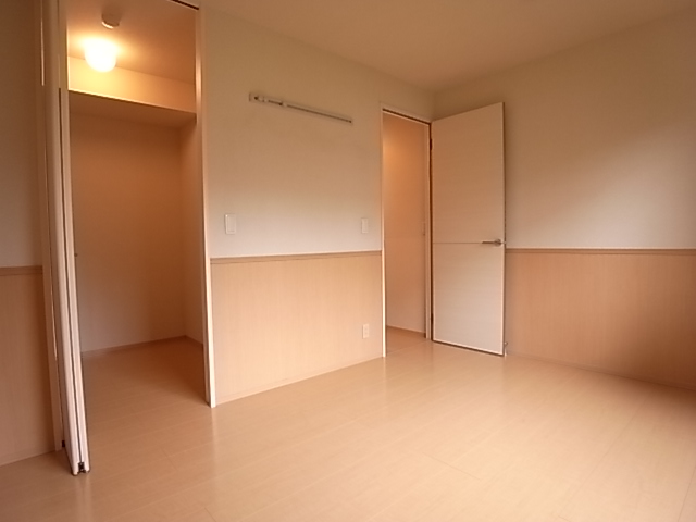 Receipt. Longing of the walk-in closet. It is large ~ .