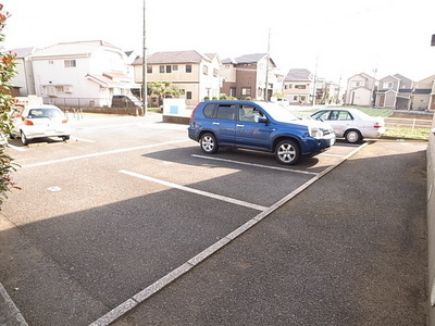 Parking lot. Second unit also okay