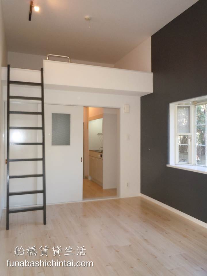 Living and room. Floor of the Natural color is calm. 