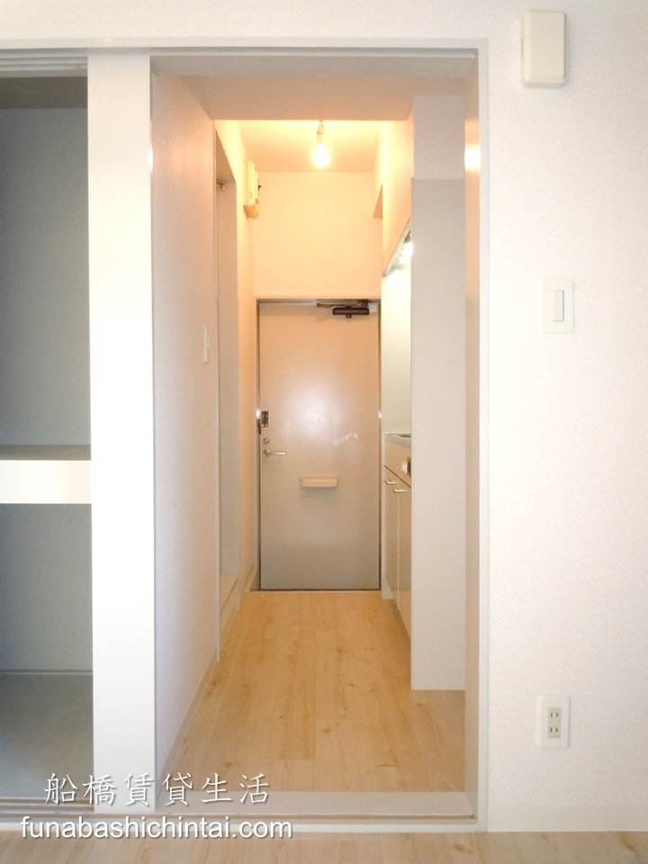 Other room space. It totally finished in white. 