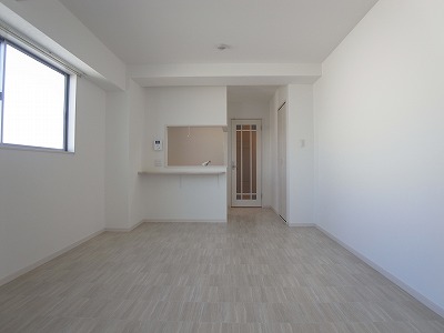 Other room space. Spacious living room