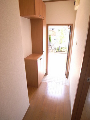 Entrance. Entrance also housed full ^^