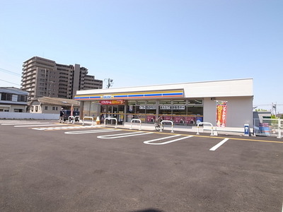 Convenience store. MINISTOP up (convenience store) 369m