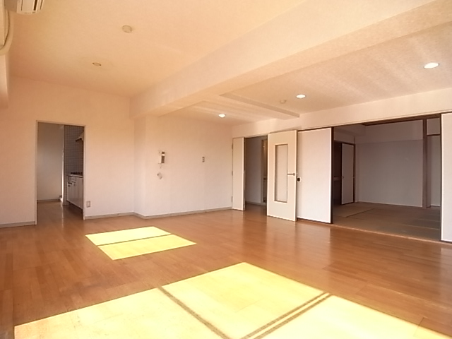 Living and room. First, actually, please preview.