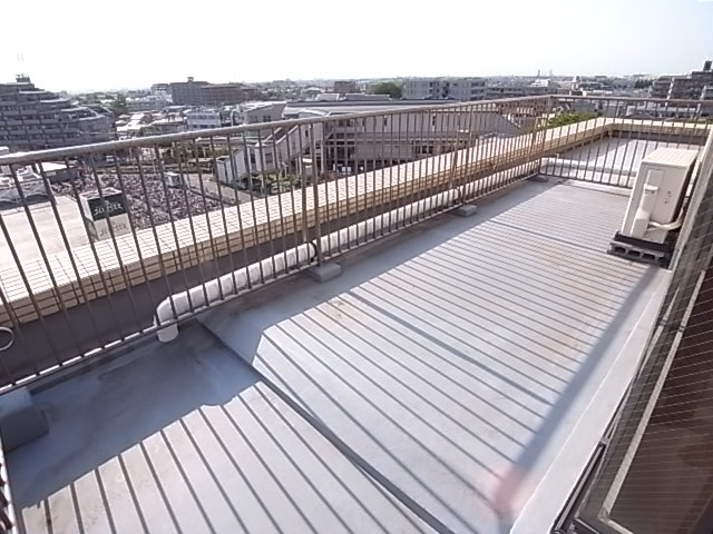 Balcony. Spacious two-sided balcony. Since the top floor vista also good.