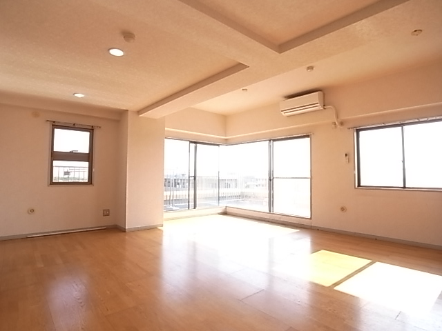 Living and room. Day ・ Outlook is also without a perfect room.