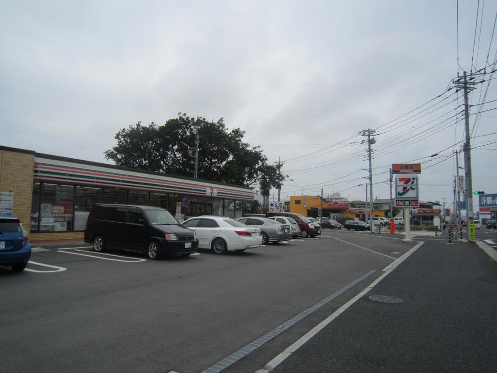 Convenience store. Until the Seven-Eleven 100m