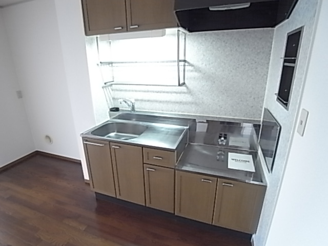 Kitchen. Gas stove can be installed.