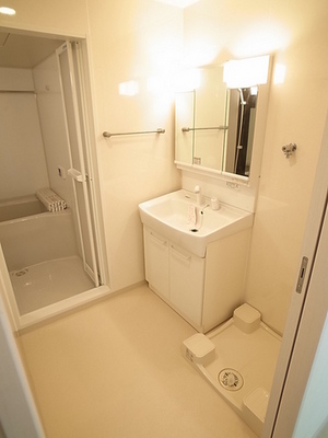 Washroom. Handy with shampoo dresser ~ ☆