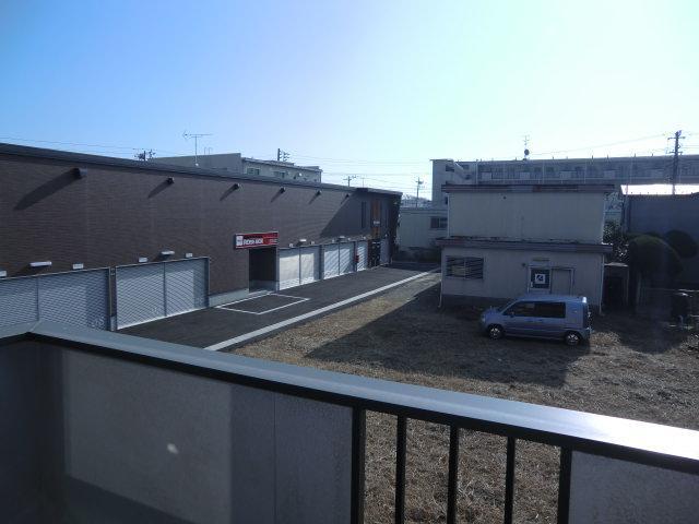 Balcony. Sunny, Shopping is also convenient