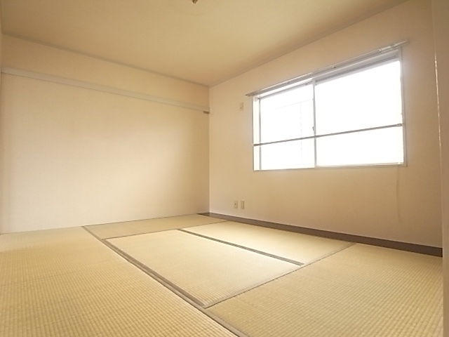 Other room space. I think you calm the Japanese-style room.