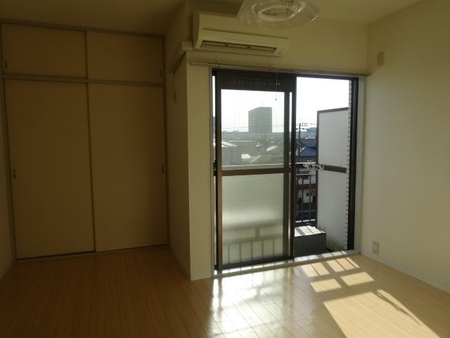 Receipt. Layout any way you want in the storage space also plenty