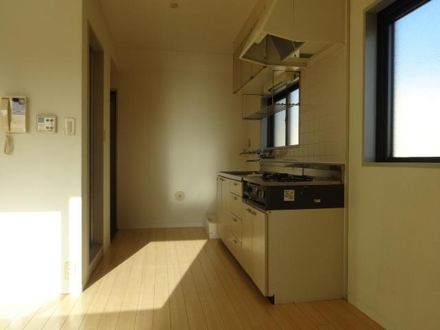 Security. Since it is a corner room is a window are many comfortable rooms