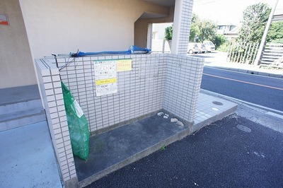 Other common areas. It is garbage area of a dedicated on-site.