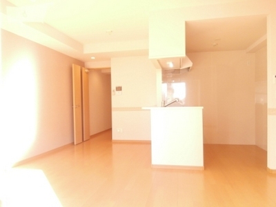 Living and room. Bright living ☆