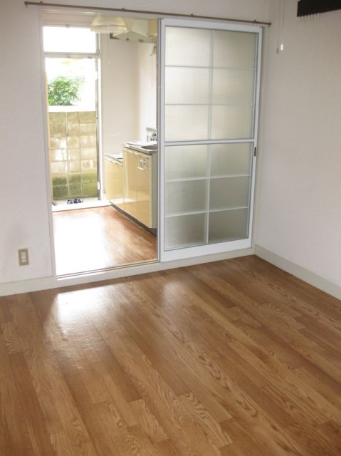 Living and room. Western-style is a 6-tatami rooms.