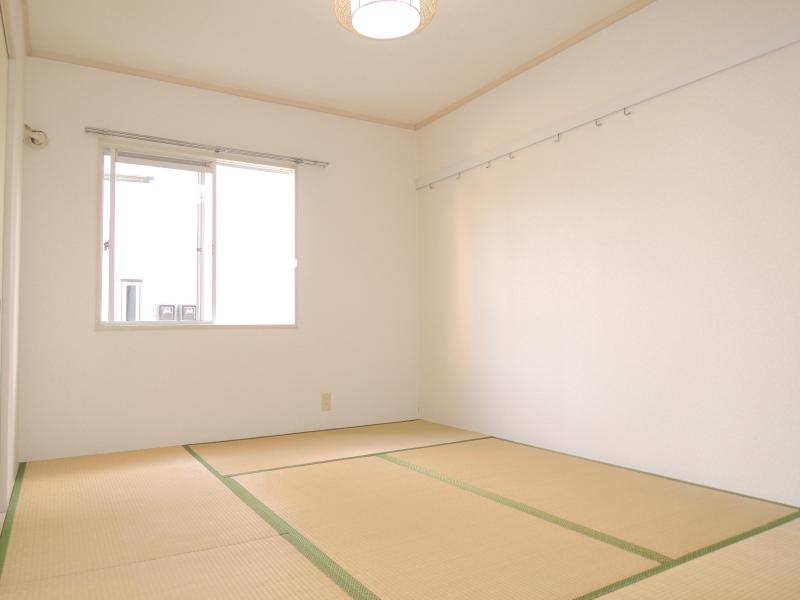 Living and room. It will settle down after all the Japanese-style room
