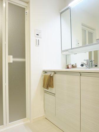 Wash basin, toilet