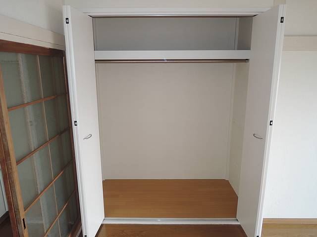 Toilet. Western-style toilet. Of course the bus toilet by!