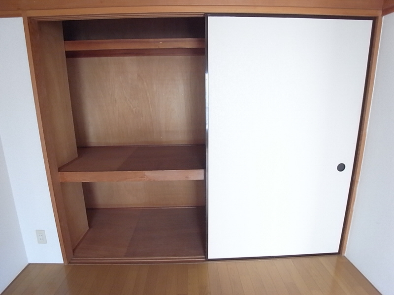 Receipt. Luggage fits clean, with storage