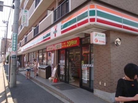 Convenience store. 640m to Seven-Eleven