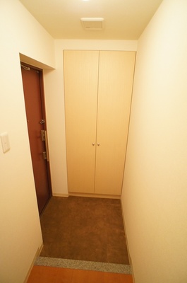 Entrance. Front door key is a double lock.