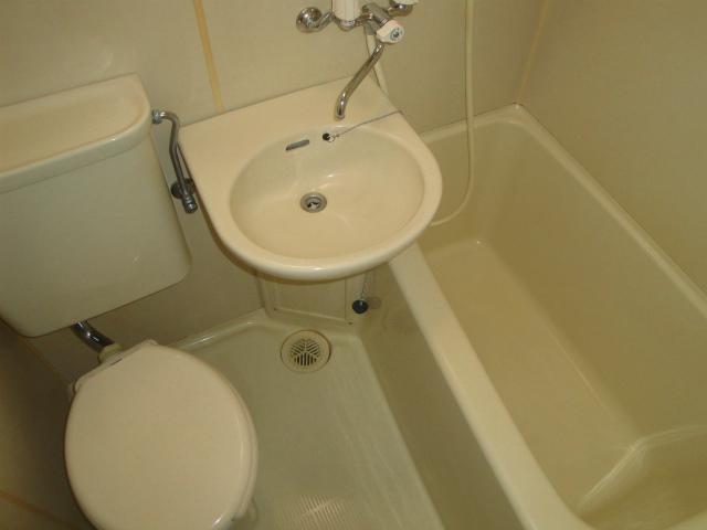 Bath. A clean bathroom