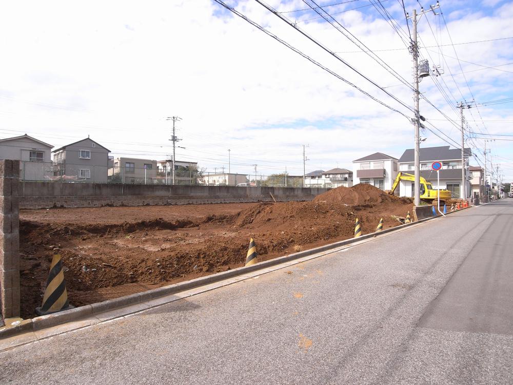 Local photos, including front road. 2013 December shooting