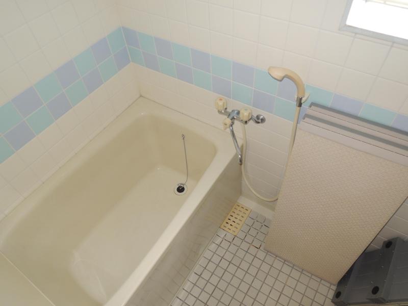 Bath. Bus to heal fatigue of the day