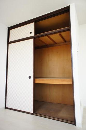 Receipt. Storage is also safe for those who a lot of luggage with plenty of! 