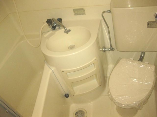 Bath. Cleaning is Easy in the bath of the unit type.