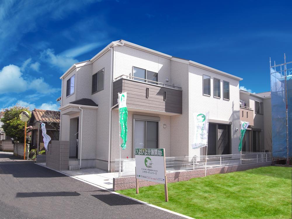 Building plan example (exterior photos). Building plan example Building price 14 million yen, Building area 92.57 sq m