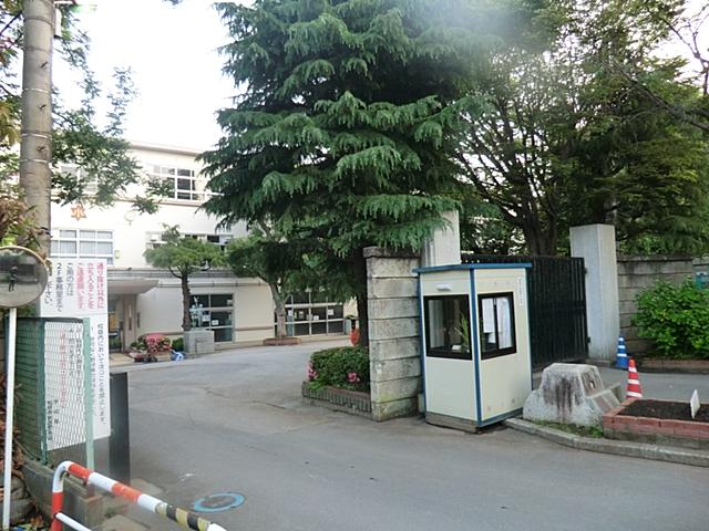 Primary school. 620m to Katsushika elementary school