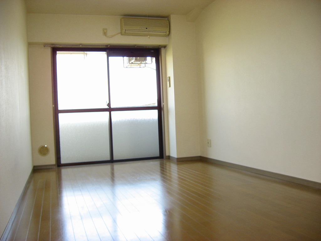 Living and room. But it is also good window is large. . 