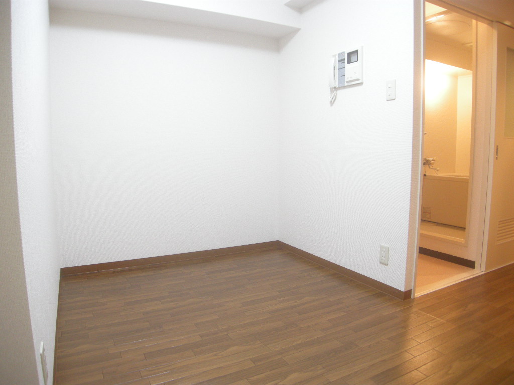 Kitchen. The dining can put a table