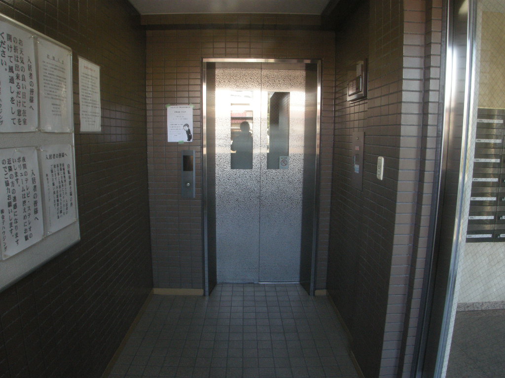 Other common areas. 1F is the elevator hall.