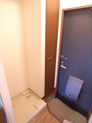 Entrance. ☆ Equipped shoebox is the entrance side ☆