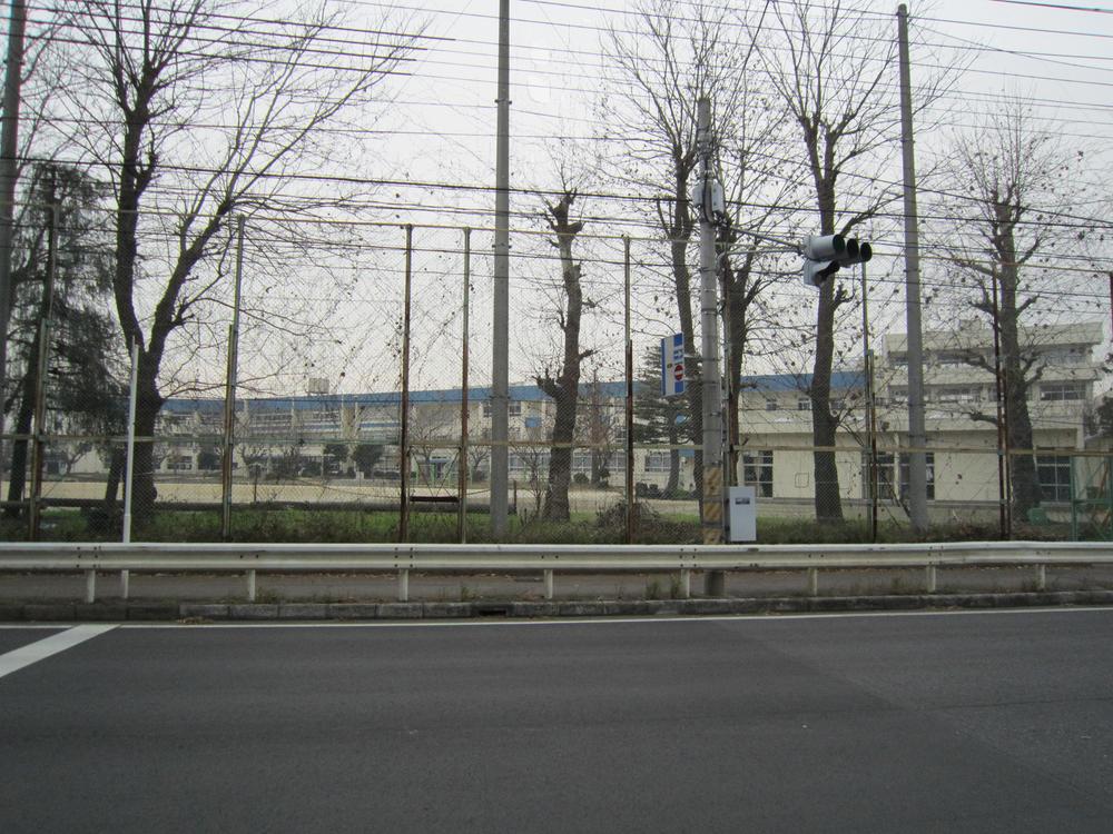 Junior high school. Takanedai 520m until junior high school